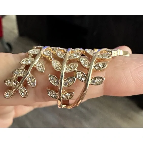 Brand New! Gold Rhinestone Wrap Around Ring - Picture 6 of 10